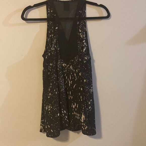 Vera Moda Jeans, Sleeveless Black & White Blouse w/Snaps Down the Front - Picture 6 of 9